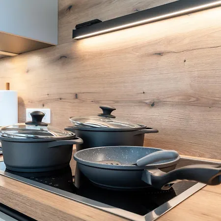 Raw Flats - Nova By Bohnapartments, 2 Schlafzimmer, Balkon